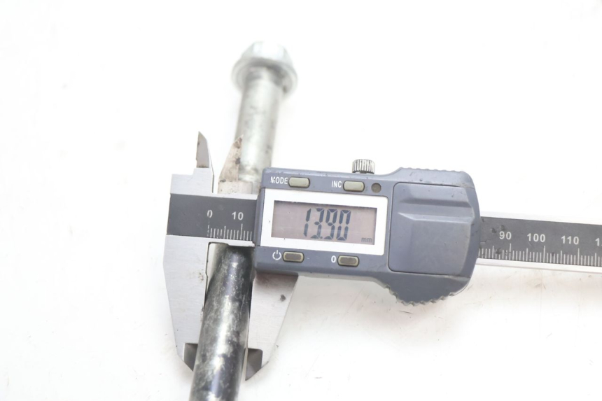 photo de AXE BRAS OSCILLANT HM HONDA CRM DERAPAGE RR 50 (2006 - 2017) - Gros plan technique