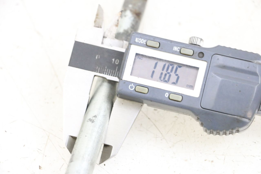 photo de AXE BRAS OSCILLANT YAMAHA DTLC 125 (1982 - 1987) - Détail de la pièce