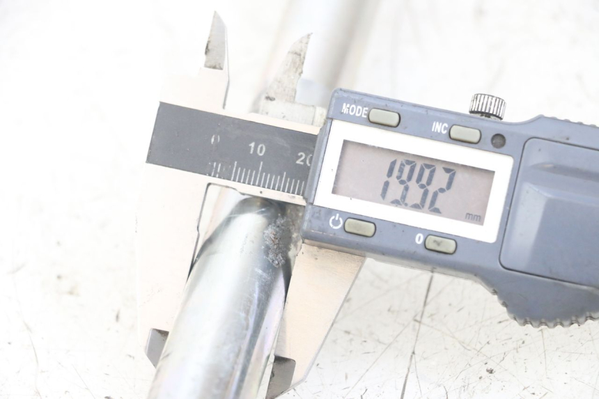 photo de AXE BRAS OSCILLANT KAWASAKI ER-6 ER6 N 650 (2012 - 2016) - Autre angle de vue