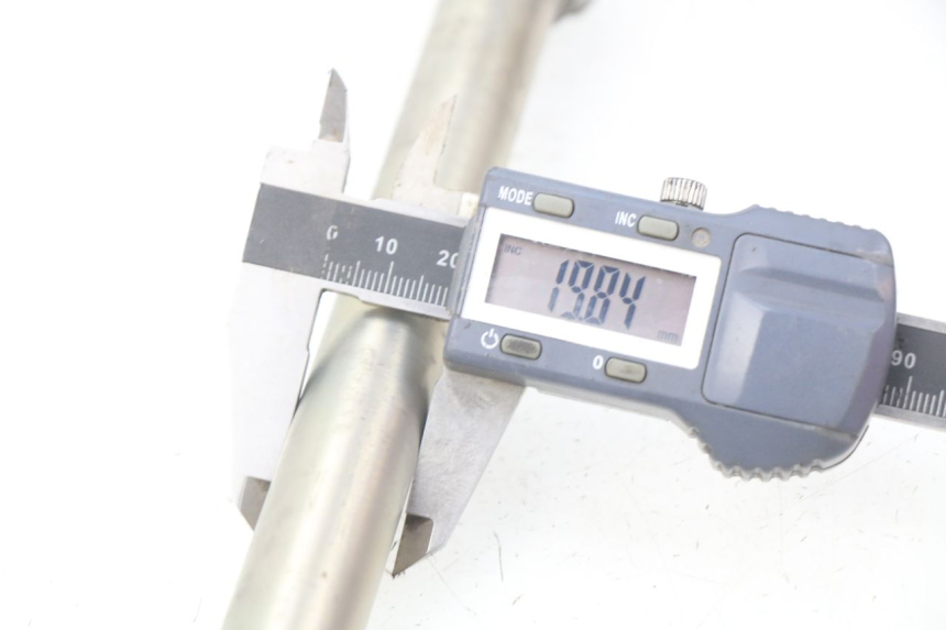 photo de AXE BRAS OSCILLANT YAMAHA FJR ABS 1300 (2016 - 2020) - Détail de la pièce