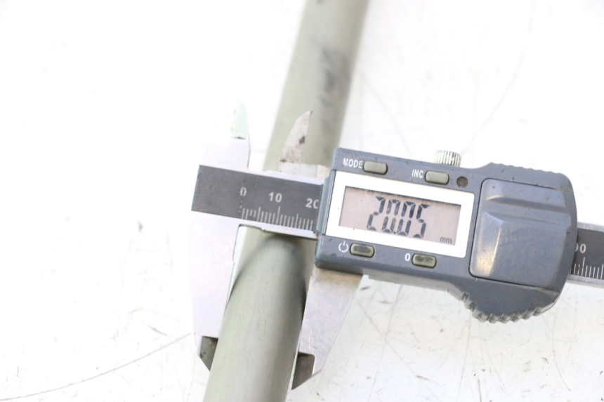 photo de AXE BRAS OSCILLANT YAMAHA FZ8 800 (2010 - 2016) - Zoom état d’usage