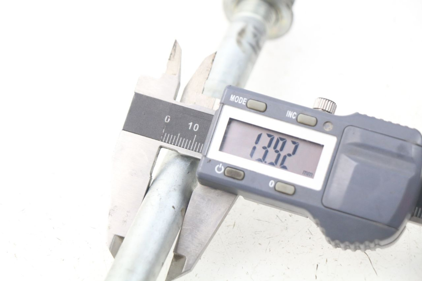 photo de AXE BRAS OSCILLANT KAWASAKI GPZ S 500 (1994 - 2005) - Autre angle de vue