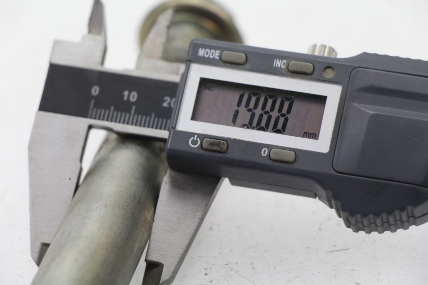 photo de Swingarm pivot SUZUKI GSF N BANDIT 600 (2000 - 2004) - Détail de la pièce