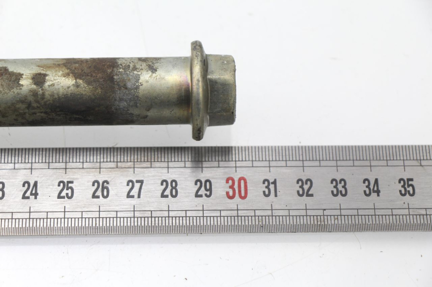 photo de Swingarm pivot SUZUKI GSF N BANDIT 600 (2000 - 2004) - Zoom état d’usage