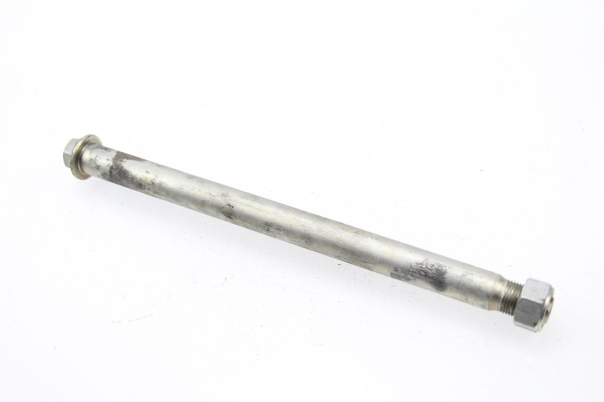 photo de Swingarm pivot SUZUKI GSF N BANDIT 600 (2000 - 2004) - Gros plan technique