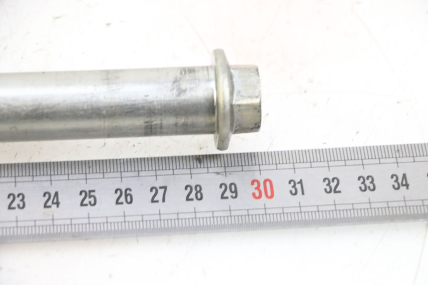 photo de AXE BRAS OSCILLANT SUZUKI GSF N BANDIT 600 (1996 - 1999) - Détail de la pièce