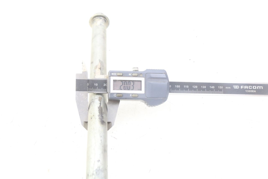 photo de AXE BRAS OSCILLANT SUZUKI GSF S BANDIT 600 (2000 - 2004) - Détail de la pièce