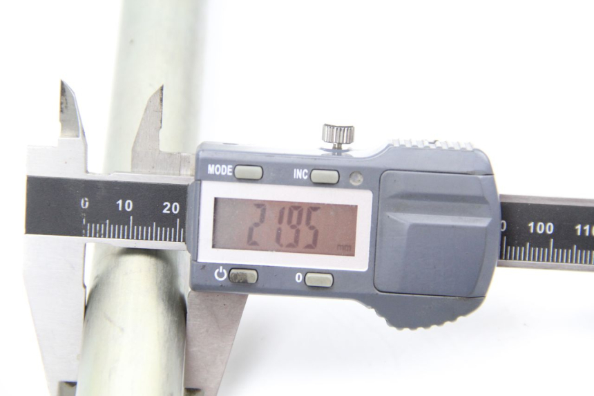 photo de AXE BRAS OSCILLANT SUZUKI GSR 600 (2005 - 2012) - Zoom état d’usage