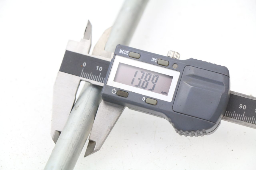 photo de AXE BRAS OSCILLANT SUZUKI GSXF GSX F 600 (1988 - 1997) - Autre angle de vue