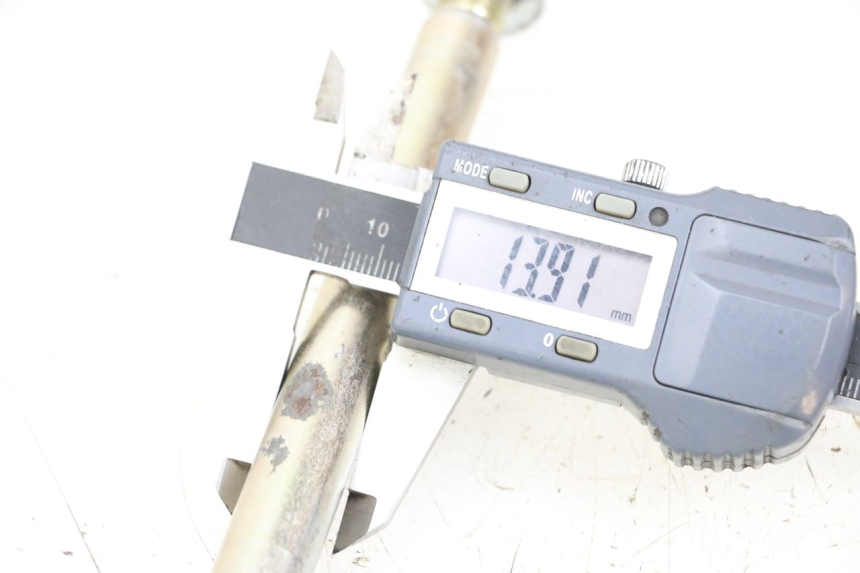 photo de AXE BRAS OSCILLANT HYOSUNG GTR 125 (2006 - 2008) - Détail de la pièce