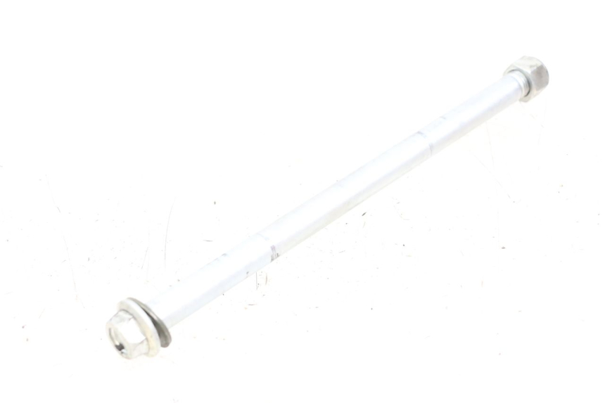 photo de AXE BRAS OSCILLANT SUZUKI GZ MARAUDER 125 (1998 - 2004) - Gros plan technique