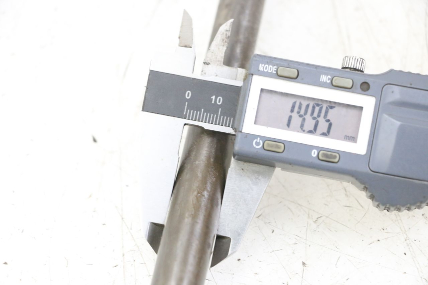 photo de AXE BRAS OSCILLANT HONDA CBR F 1000 (1993 - 1996) - Détail de la pièce