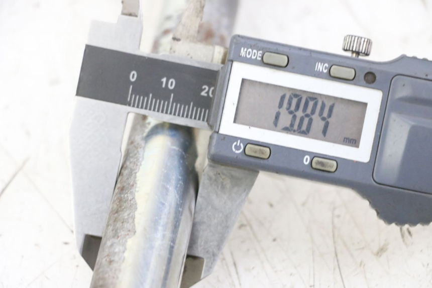 photo de AXE BRAS OSCILLANT KAWASAKI ZR7 ZR-7 S 750 (1999 - 2004) - Autre angle de vue