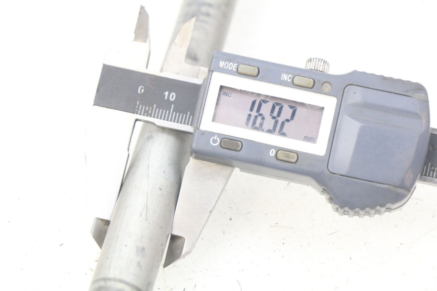 photo de AXE BRAS OSCILLANT KAWASAKI KX F KXF 450 (2012 - 2015) - Autre angle de vue