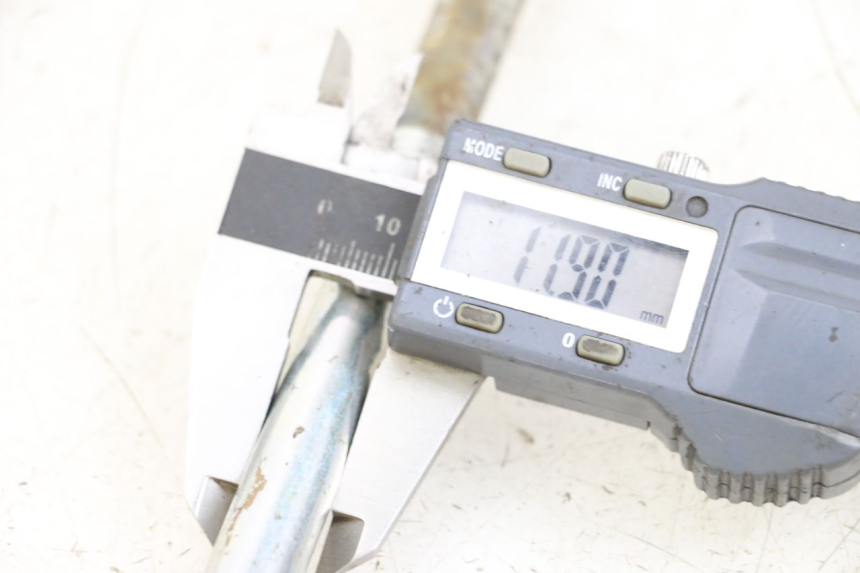 photo de AXE BRAS OSCILLANT KAWASAKI KX L 85 (2022 - 2024) - Zoom état d’usage