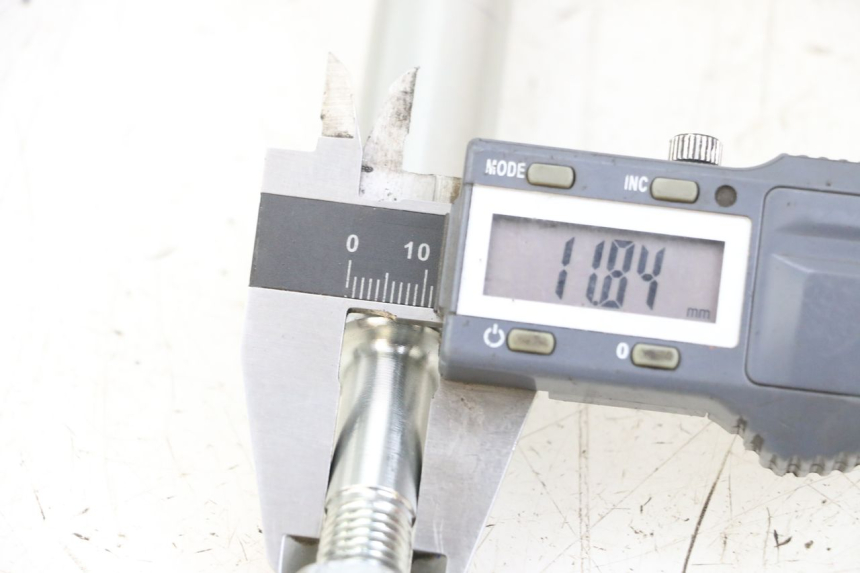 photo de AXE BRAS OSCILLANT ROYAL ENFIELD SCRAM 411 (2022 - 2024) - Autre angle de vue