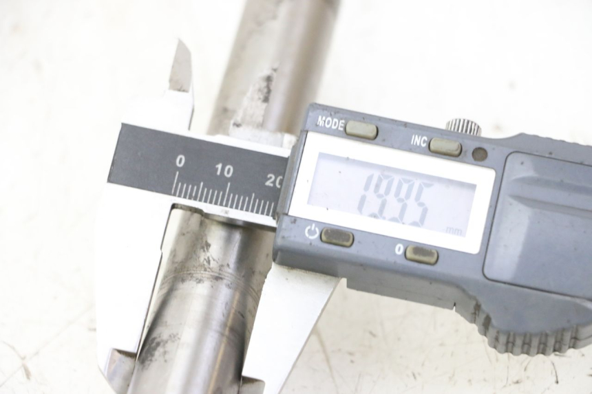 photo de AXE BRAS OSCILLANT TRIUMPH SPRINT 900 (1995 - 1998) - Vue d’ensemble