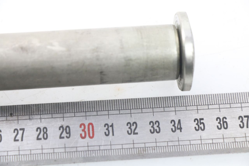 photo de AXE BRAS OSCILLANT TRIUMPH SPRINT ST ABS 1050 (2005 - 2007) - Détail de la pièce