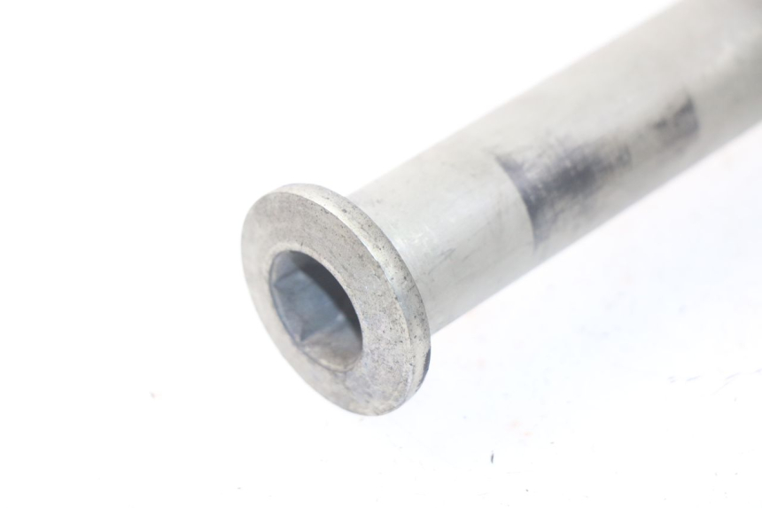 photo de AXE BRAS OSCILLANT TRIUMPH SPRINT ST ABS 1050 (2005 - 2007) - Gros plan technique