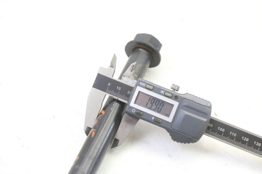 photo de AXE BRAS OSCILLANT KTM SUPERENDURO R 950 (2005 - 2009) - Gros plan technique