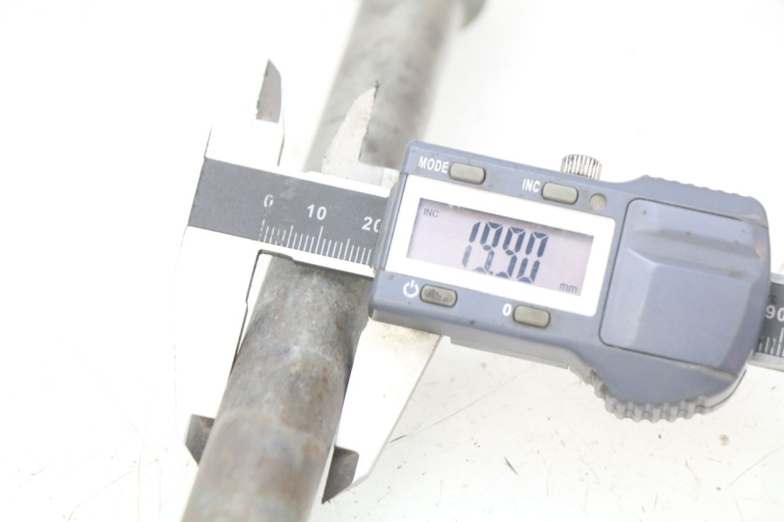 photo de AXE BRAS OSCILLANT SUZUKI SV N 650 (1999 - 2002) - Zoom état d’usage