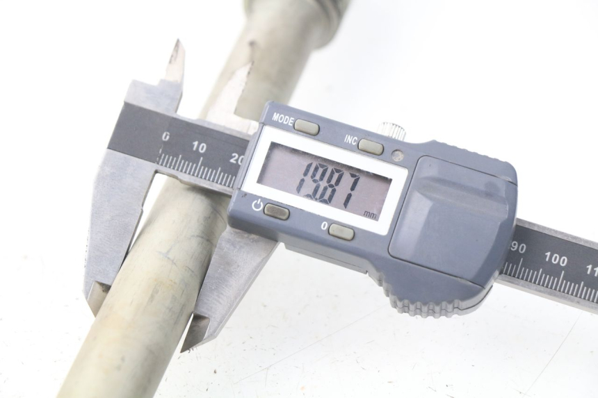 photo de AXE BRAS OSCILLANT SUZUKI SV S ABS 650 (2003 - 2009) - Autre angle de vue