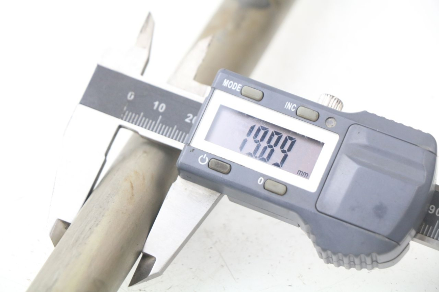 photo de AXE BRAS OSCILLANT YAMAHA TDM ABS 900 (2002 - 2014) - Zoom état d’usage