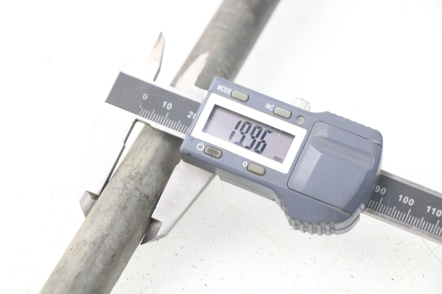 photo de AXE BRAS OSCILLANT YAMAHA TDM ABS 900 (2002 - 2014) - Autre angle de vue