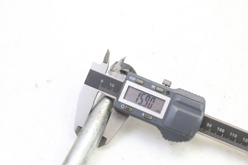 photo de AXE BRAS OSCILLANT YAMAHA TDR DELTABOX 125 (1997 - 2003) - Gros plan technique