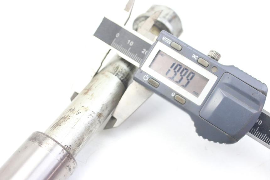 photo de AXE BRAS OSCILLANT HONDA VFR FI RC46 800 (1998 - 2001) - Zoom état d’usage