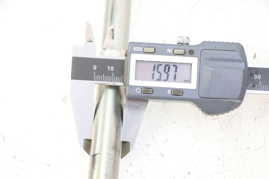 photo de AXE BRAS OSCILLANT YAMAHA XJ6 ABS 600 (2008 - 2016) - Détail de la pièce