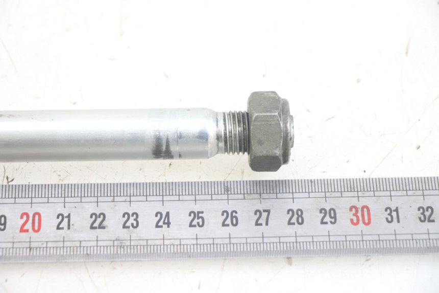 photo de AXE BRAS OSCILLANT YAMAHA XJN DIVERSION 600 (2000 - 2003) - Zoom état d’usage