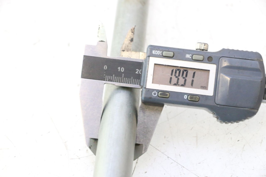 photo de AXE BRAS OSCILLANT YAMAHA XJR 1300 (1998 - 2002) - Autre angle de vue