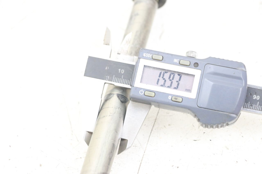 photo de AXE BRAS OSCILLANT YAMAHA XT X 660 (2004 - 2016) - Détail de la pièce