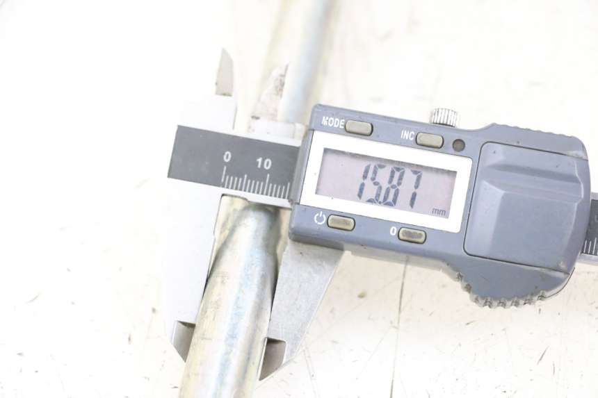 photo de AXE BRAS OSCILLANT YAMAHA XJ6 ABS 600 (2008 - 2016) - Autre angle de vue