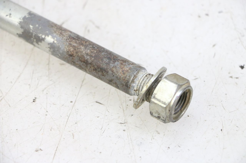 photo de AXE BRAS OSCILLANT YAMAHA YFM R RAPTOR 250 (2008 - 2014) - Gros plan technique