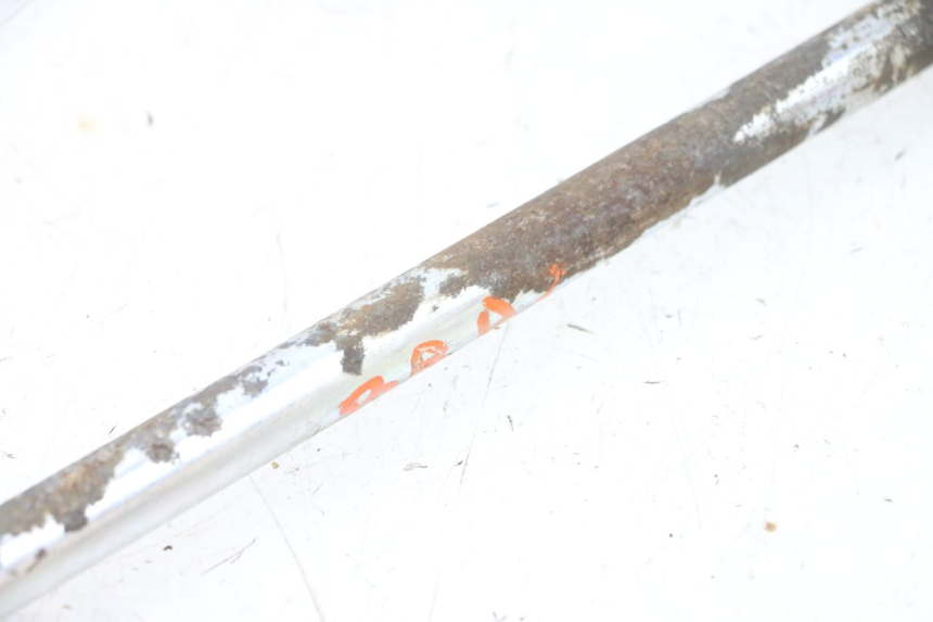 photo de AXE BRAS OSCILLANT YAMAHA YFM R RAPTOR 250 (2008 - 2014) - Gros plan technique