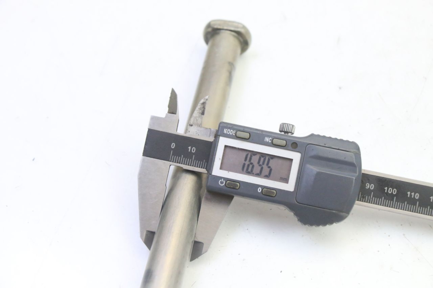 photo de AXE BRAS OSCILLANT YAMAHA YZF YZ-F 450 (2014 - 2016) - Gros plan technique