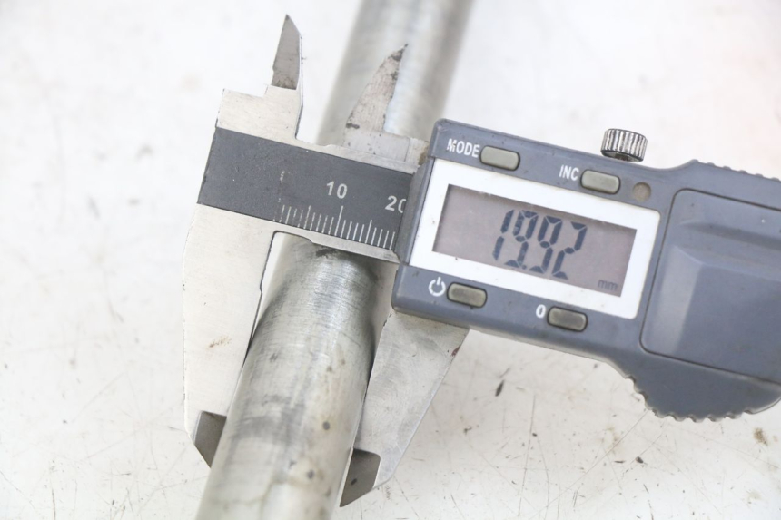 photo de AXE BRAS OSCILLANT KAWASAKI Z 750 (2007 - 2013) - Détail de la pièce