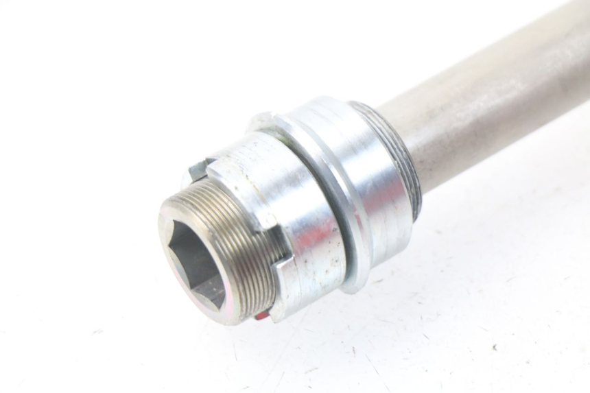 photo de AXE BRAS OSCILLANT KAWASAKI Z Z900 900 (2017 - 2019) - Gros plan technique