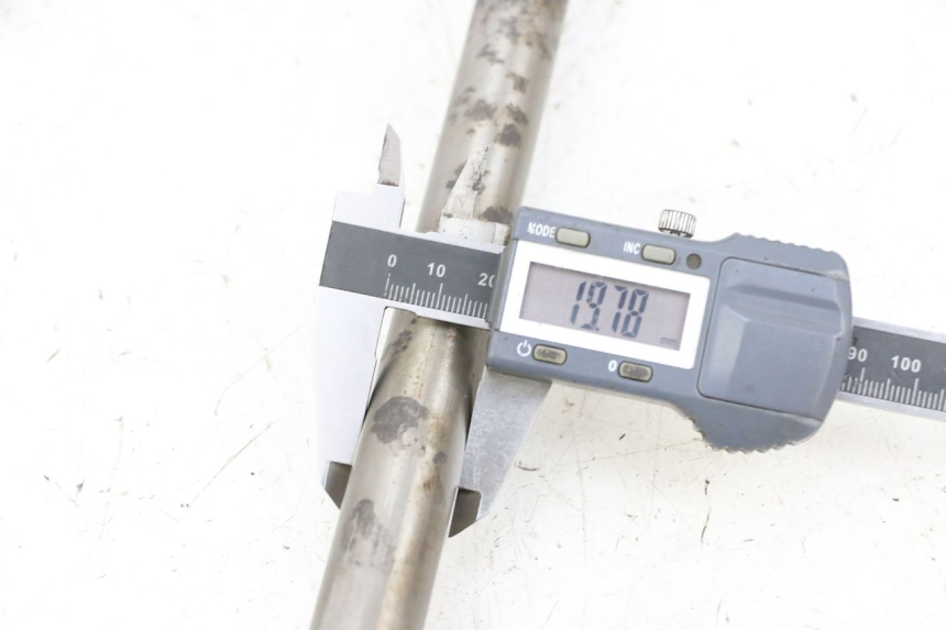 photo de AXE BRAS OSCILLANT KAWASAKI ZR 7 750 (1999 - 2004) - Détail de la pièce