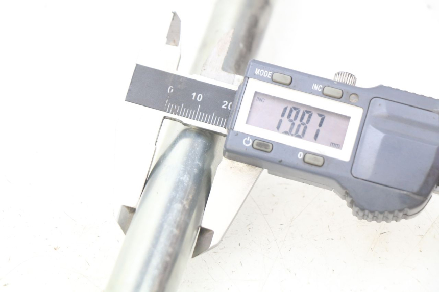 photo de AXE BRAS OSCILLANT KAWASAKI ZR7 ZR-7 S 750 (1999 - 2004) - Détail de la pièce