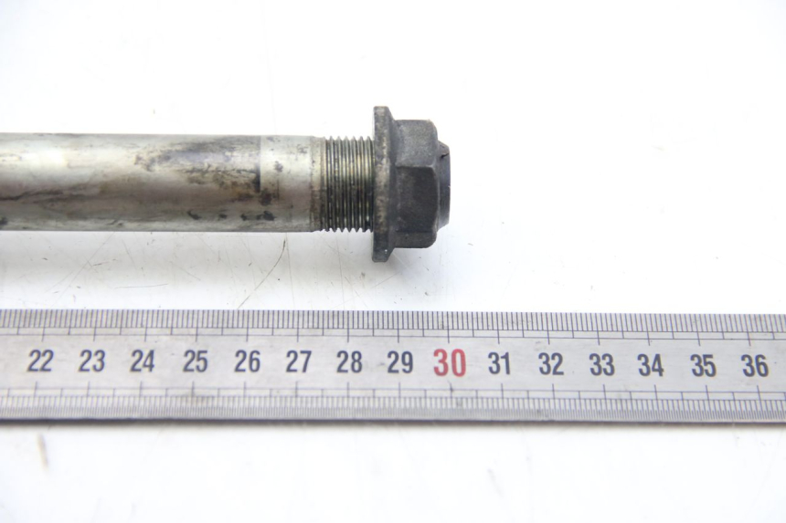 photo de AXE BRAS OSCILLANT KAWASAKI ZX-6R ZX6R 600 (1995 - 1997) - Gros plan technique