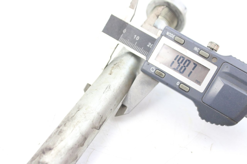 photo de AXE BRAS OSCILLANT KAWASAKI ZZR 600 (1995 - 2004) - Zoom état d’usage