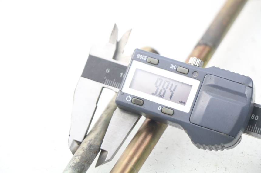 photo de AXE MOTEUR MV AGUSTA BRUTALE R WALLY 910 (2008 - 2008) - Autre angle de vue