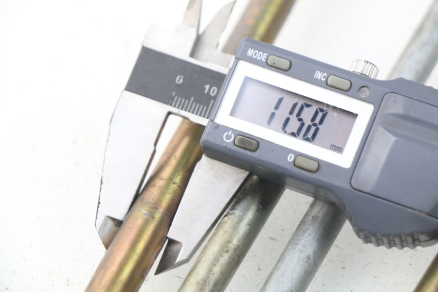 photo de AXE MOTEUR MV AGUSTA BRUTALE R WALLY 910 (2008 - 2008) - Gros plan technique