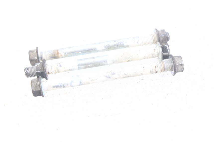 photo de AXE MOTEUR HONDA CBR R 125 (2003 - 2006) - Gros plan technique