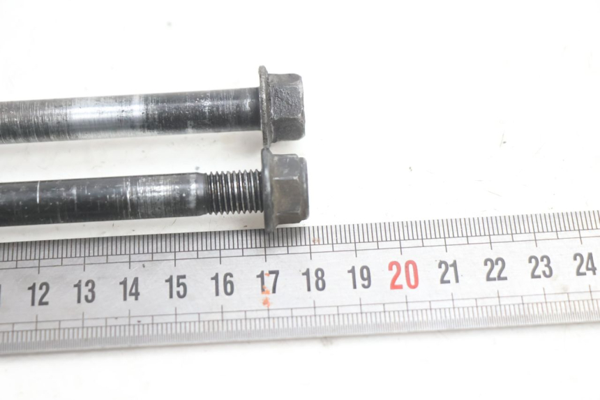 photo de AXE MOTEUR KAWASAKI ER-6 ER6 N 650 (2005 - 2009) - Autre angle de vue