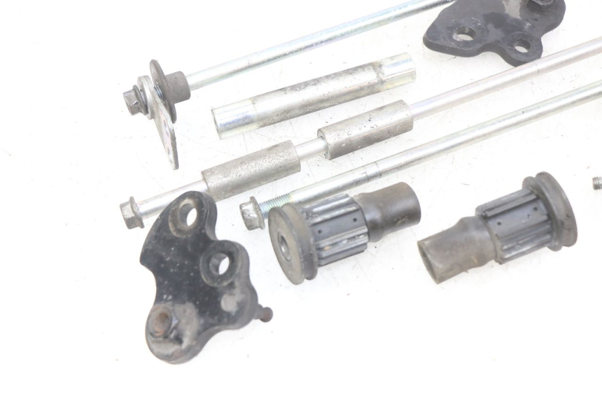 photo de AXE MOTEUR HONDA FJS SILVERWING SILVER WING 400 (2009 - 2016) - Zoom état d’usage