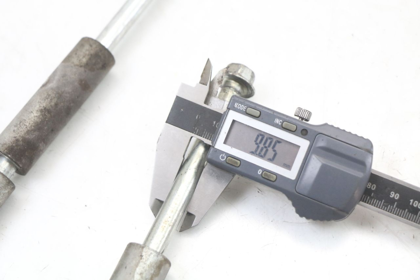 photo de AXE MOTEUR HYOSUNG GF 125 (2001 - 2005) - Autre angle de vue